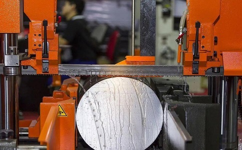 沙溪镇立式金属带锯床切削出现跑带故障解决方法！